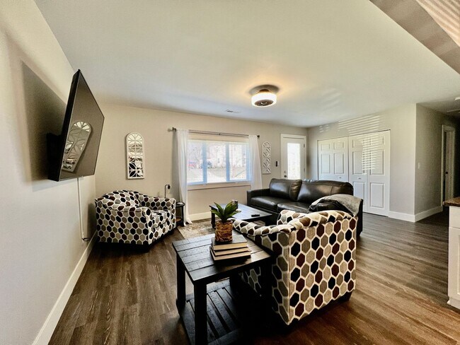 Building Photo - Quaint 4 Bedroom furnished Ranch Home in Mason Ohio