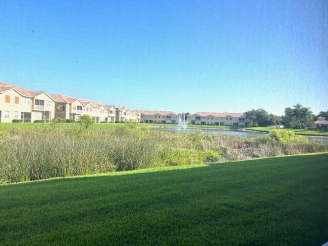Building Photo - 3 2.5 - TOWNHOUSE IN PARKRIDGE - CLOSE TO ...
