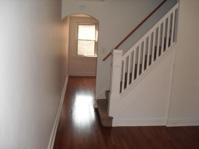 Building Photo - Available October 22, 2025, Lease will end...