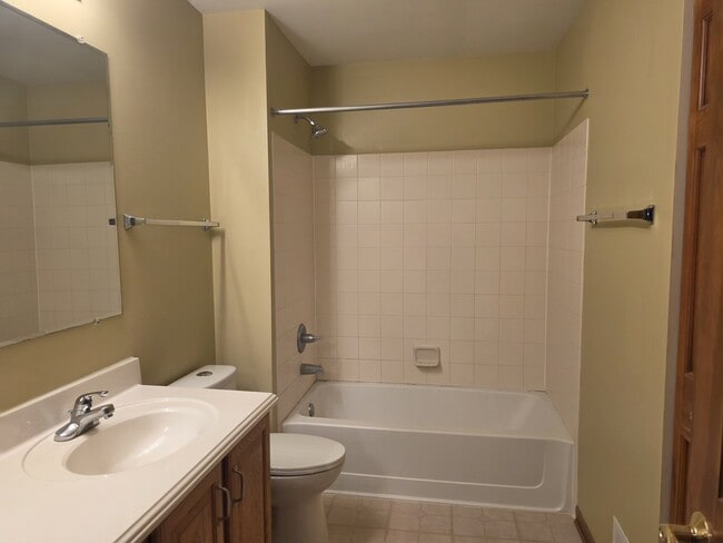 Building Photo - 2350 Fishhook Way