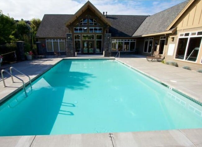 Building Photo - Corner 2 Bed 2.5 Bath Townhome - Garage and Washer/Dryer + Convenient to Nike, Intel and More!