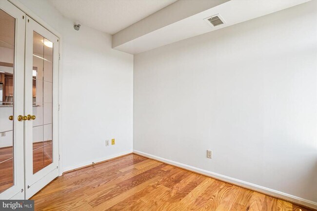 Building Photo - 2400 Clarendon Blvd