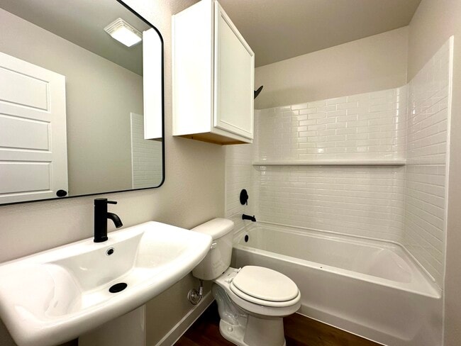 Building Photo - 5528 Princeton St