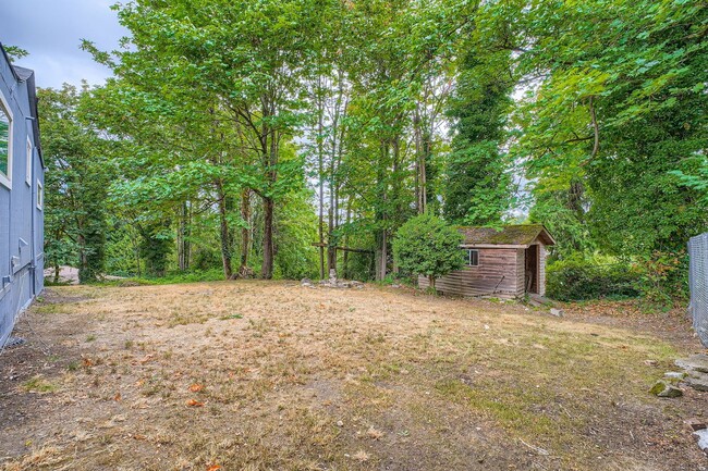 Building Photo - Bright & Charming  Home in White Center!