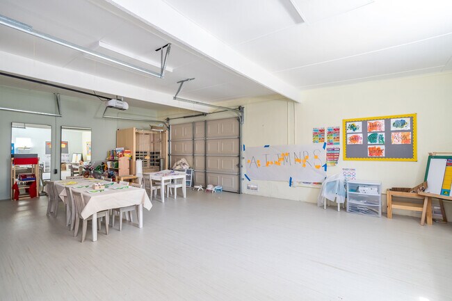 Building Photo - 604 Alta Dr