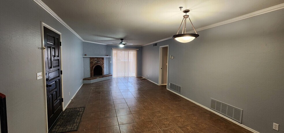 Building Photo - 3031 N Civic Center Plz