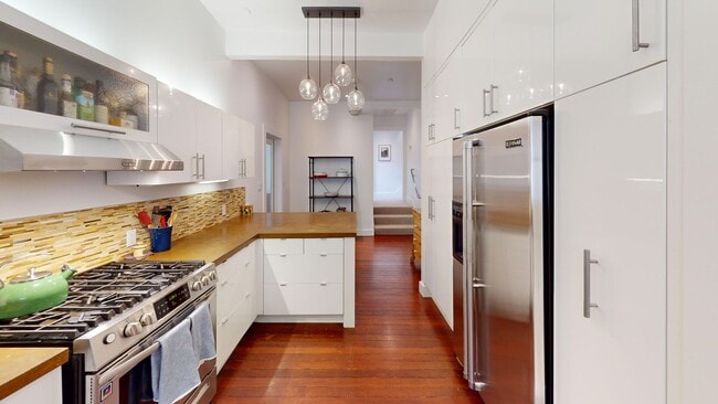 Building Photo - Downtown San Anselmo Updated 4x3 + aupair ...