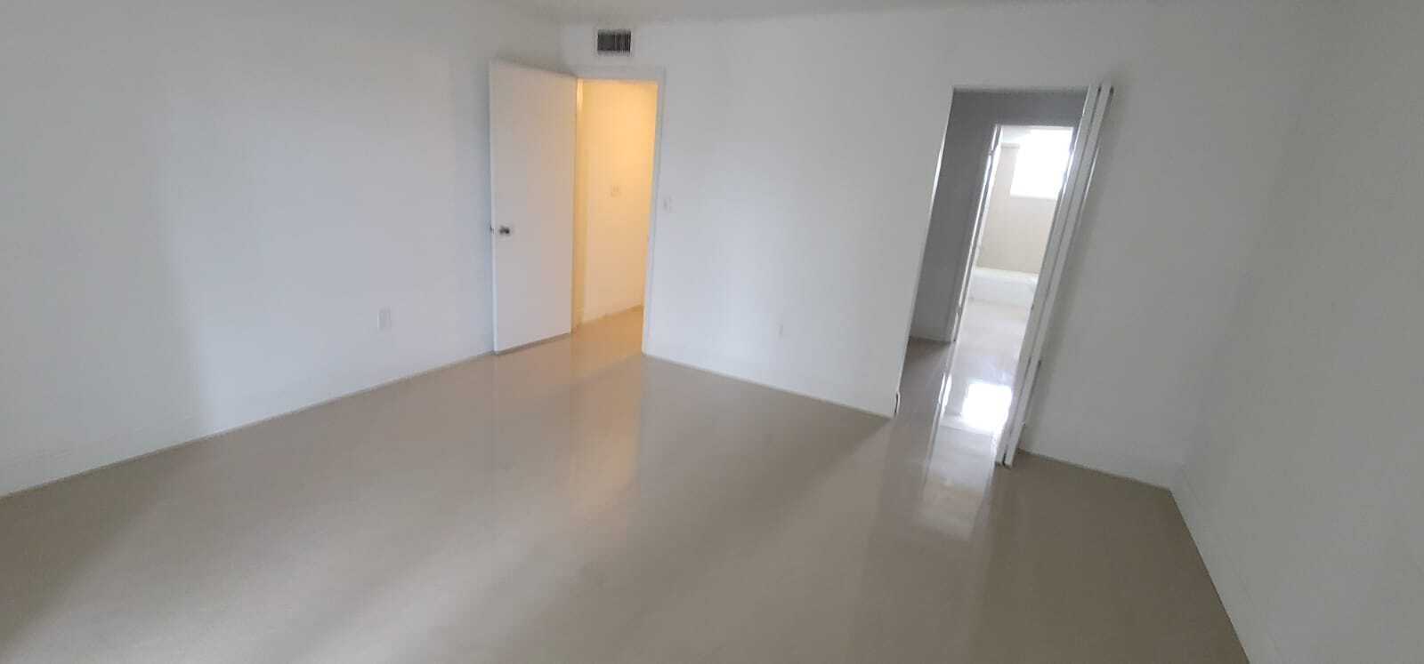 Building Photo - 9367 Fontainebleau Blvd