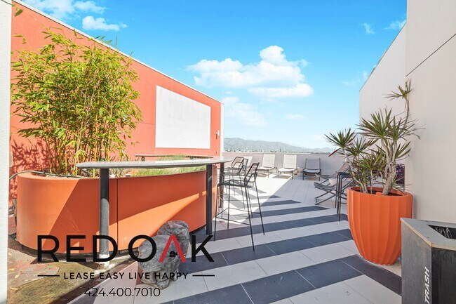 Building Photo - 11405 Chandler Blvd