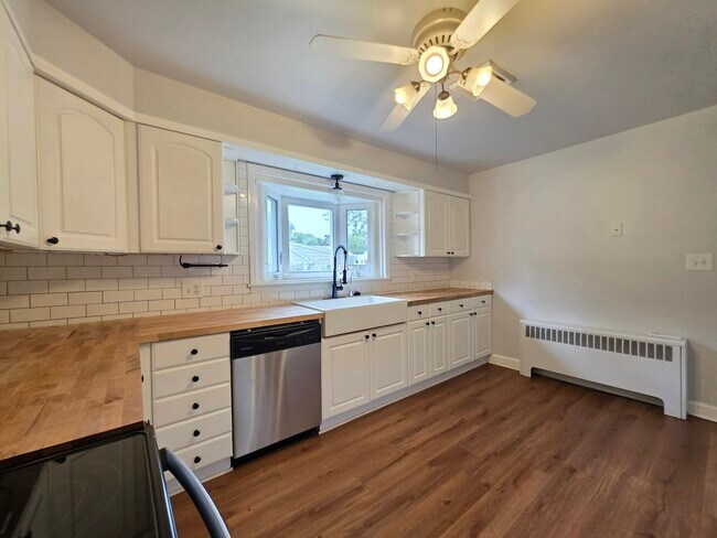 Building Photo - 1209 Belmont Ave