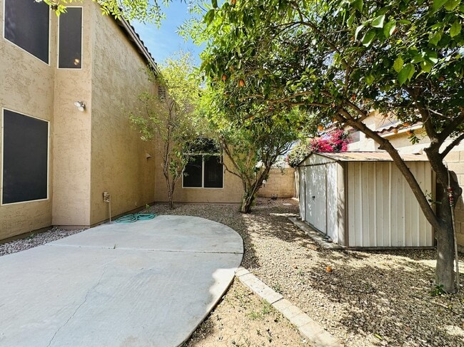 Building Photo - 672 W Raven Dr