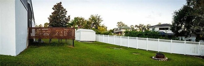 Building Photo - Highland Chase Three Bedroom, Updated Kitchen and Large Patio