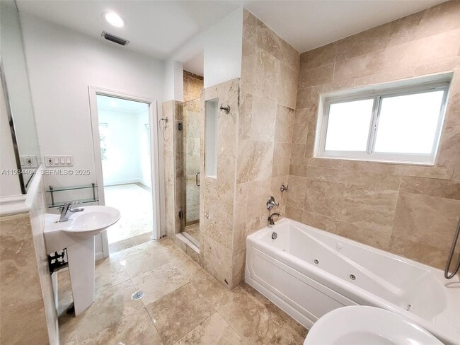 Building Photo - 825 Cremona Ave