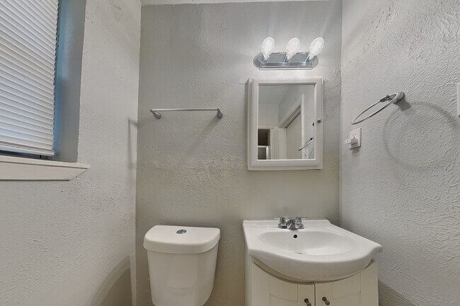 Building Photo - 5244 Greene Ave