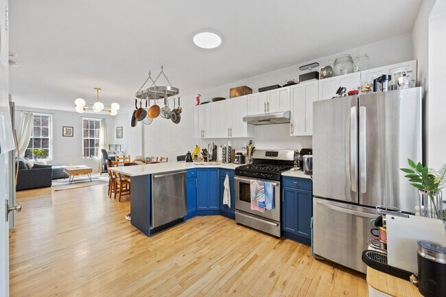 Building Photo - 316.5 6th St