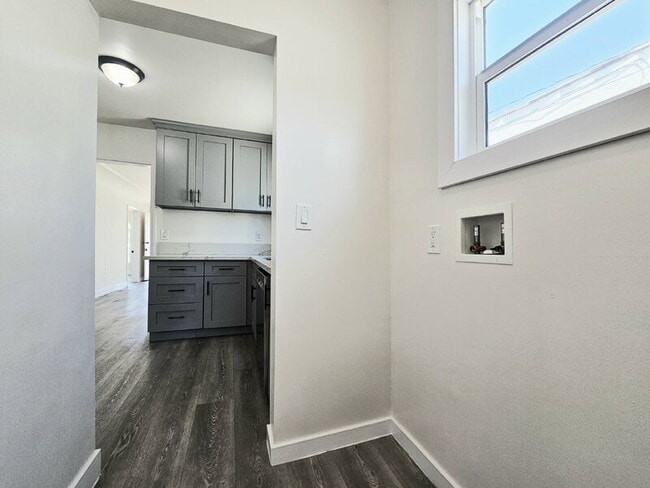 Building Photo - 1129 W 109th Pl