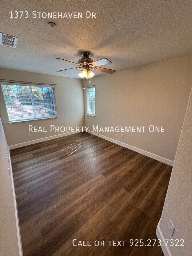 Building Photo - 1373 Stonehaven Dr