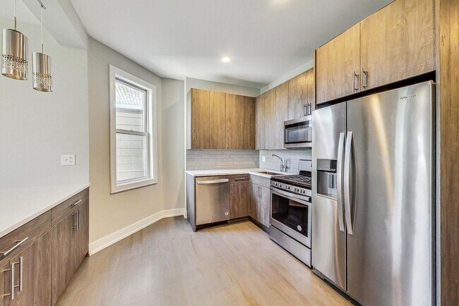 Building Photo - 2131 W Ohio St