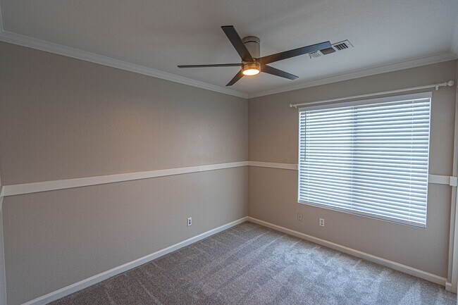 Building Photo - Lovely 3 bed/2.5 bath in Lindsay Ranch!