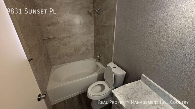 Building Photo - 9831 Sunset Pl