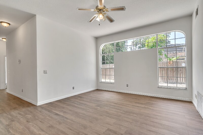 Building Photo - 4428 White Oak Cir