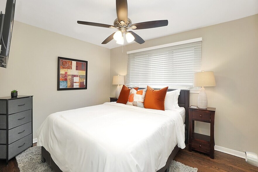 Building Photo - 4552 Kenilworth Ave