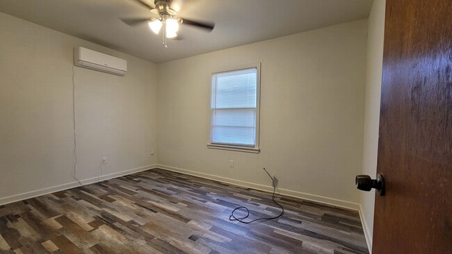 Building Photo - FOR LEASE - **MOVE IN SPECIAL** HALF OFF F...