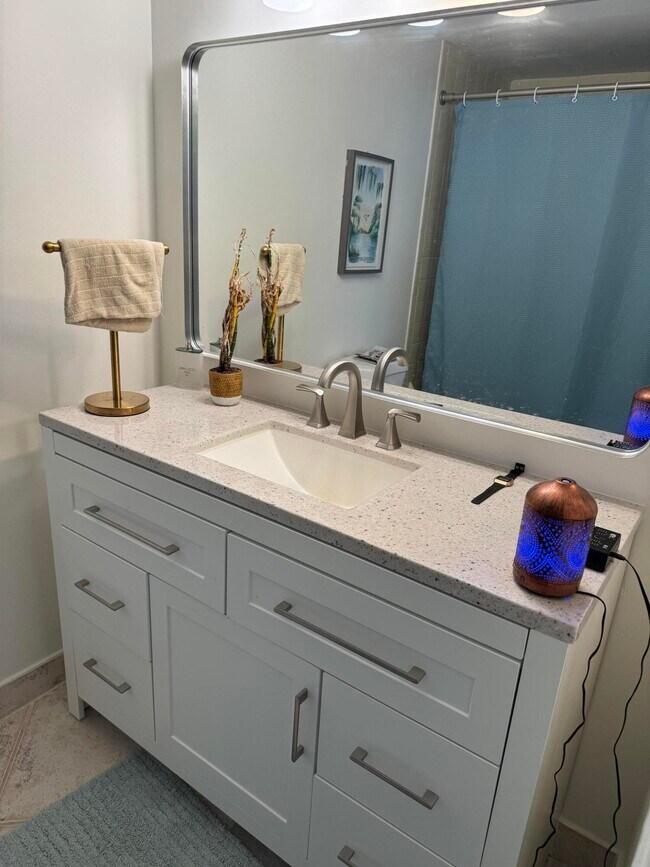 Building Photo - 5951 Wellesley Park Dr