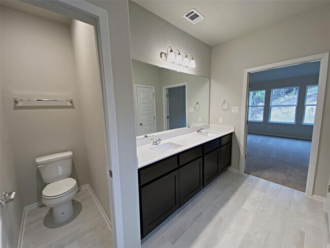 Building Photo - 20915 Oak Dale Dr