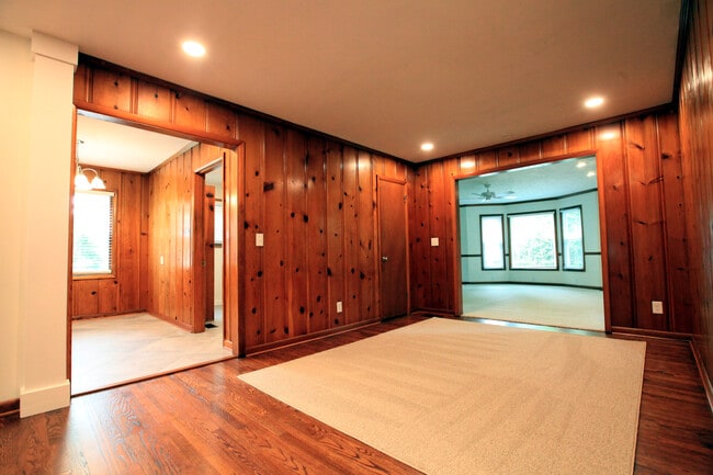 Building Photo - 308 S Baird Ln