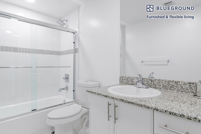 Building Photo - 987 SW 37th Ave