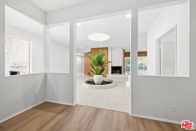 Building Photo - 8900 Alto Cedro Dr