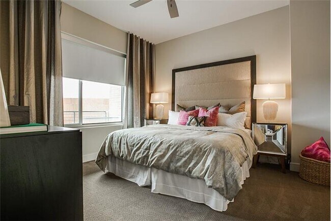 Building Photo - 216 Barton Springs Rd