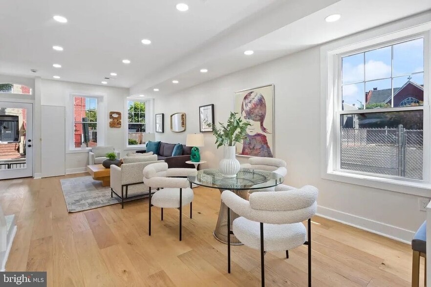 Building Photo - 116 Thomas St NW