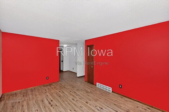Building Photo - 1614 NW Applewood St