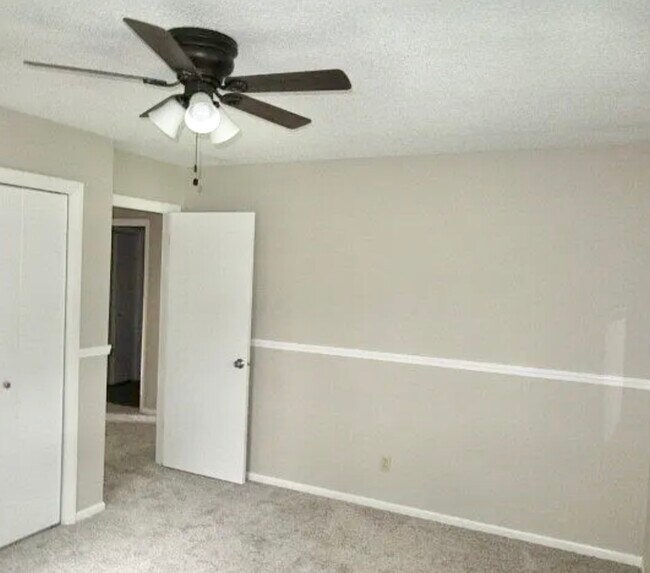 Building Photo - 1026 Illinois Dr