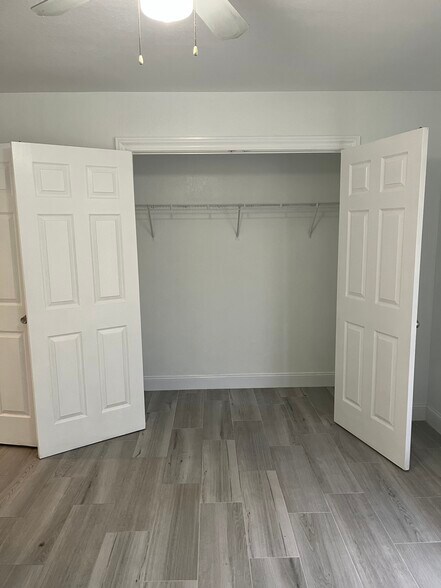 Building Photo - 4712 Golfview Blvd