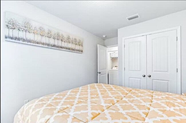 Building Photo - 7597 Shadow Lake Dr