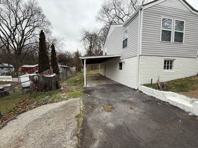 Building Photo - 456 Warren St