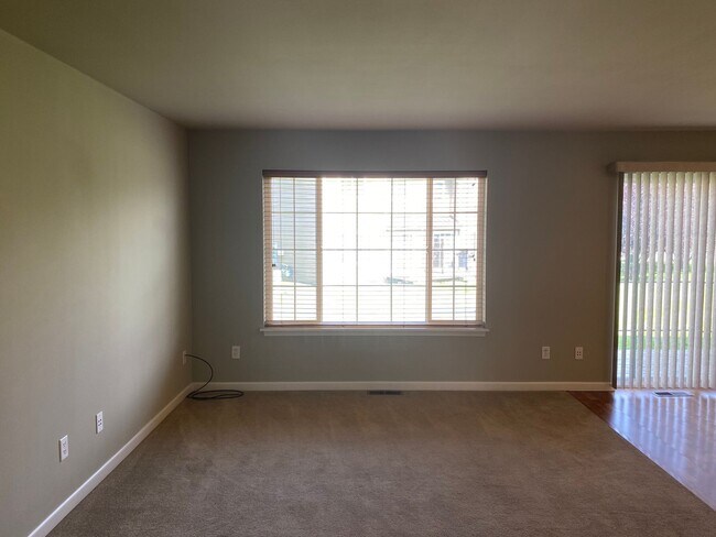 Building Photo - Spacious End Unit Condo