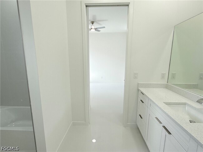 Building Photo - 4113 NW 34th Ln
