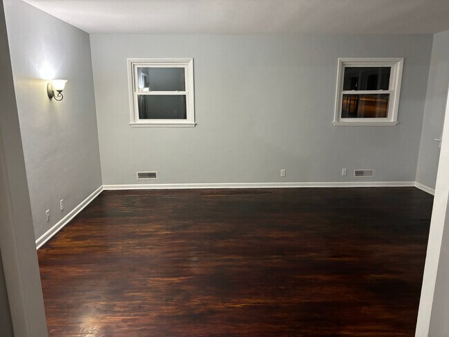 Building Photo - 2557 S 60th St