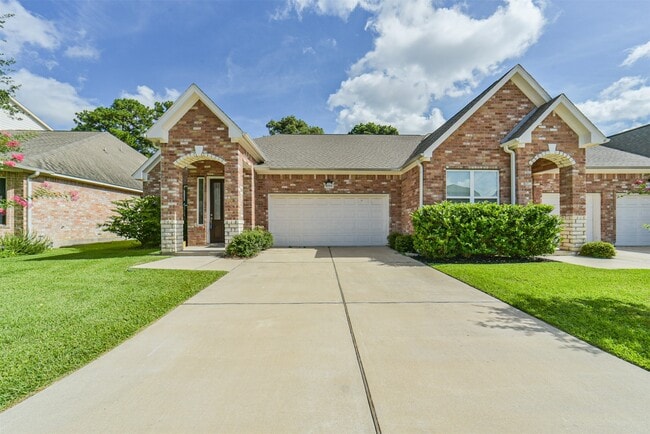 Building Photo - 10334 Solitaire Cir