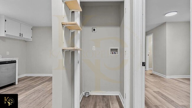 Building Photo - 605 Apple St