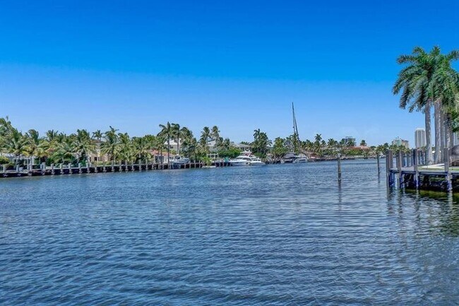 Building Photo - 180 Isle of Venice Dr