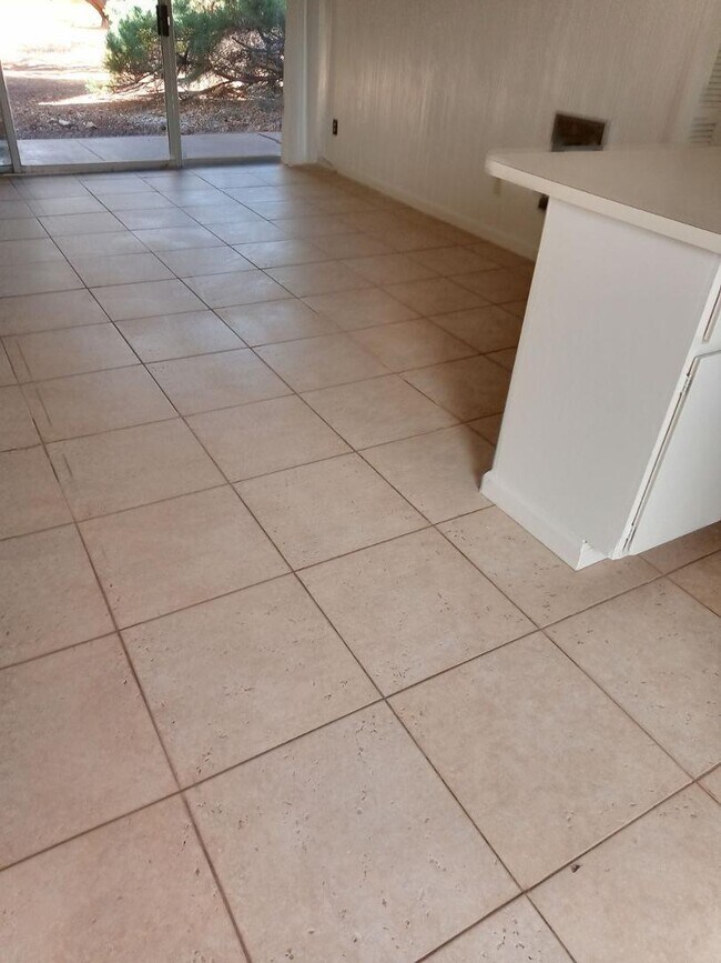 Building Photo - 4140 E Cliffside Trail