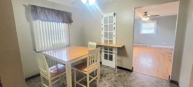 Building Photo - Small town Macon!