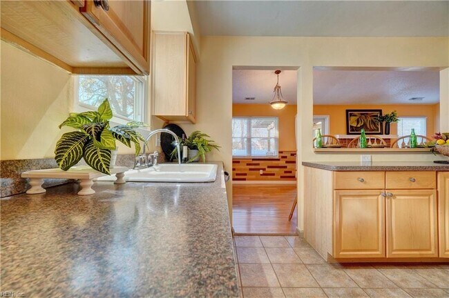 Building Photo - 624 Willow Bend Dr