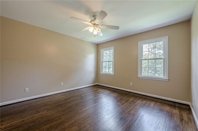 Building Photo - 385 Stonebridge Trail