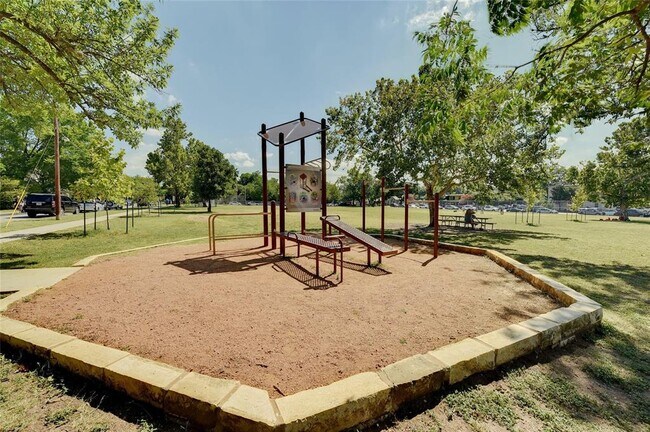 Building Photo - 4006 Lewis Ln